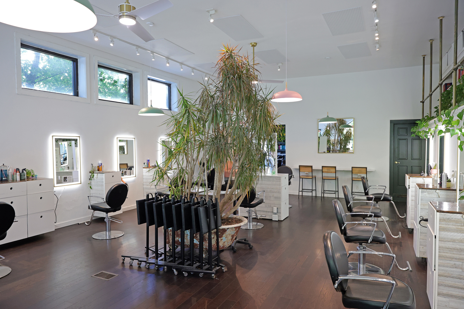 Benefit Salon — photo 2