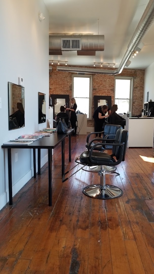 Benefit Salon — photo 1