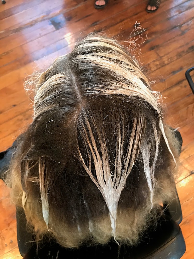 Benefit Salon — photo 3