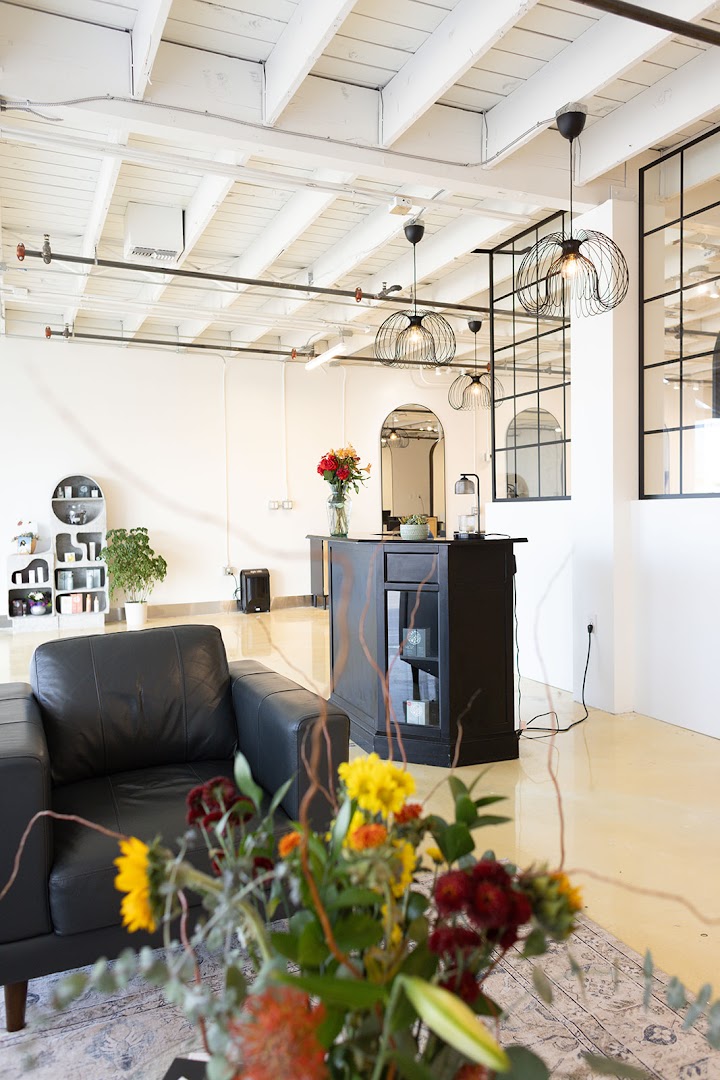 Conrad & Blue Salon — photo 2