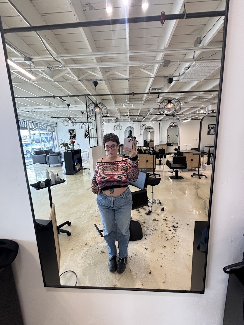 Conrad & Blue Salon — photo 4
