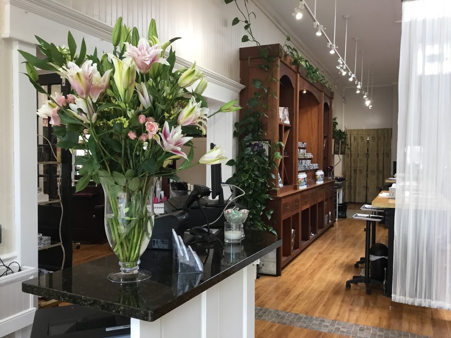 Elizabeth Claire Salon — photo 1