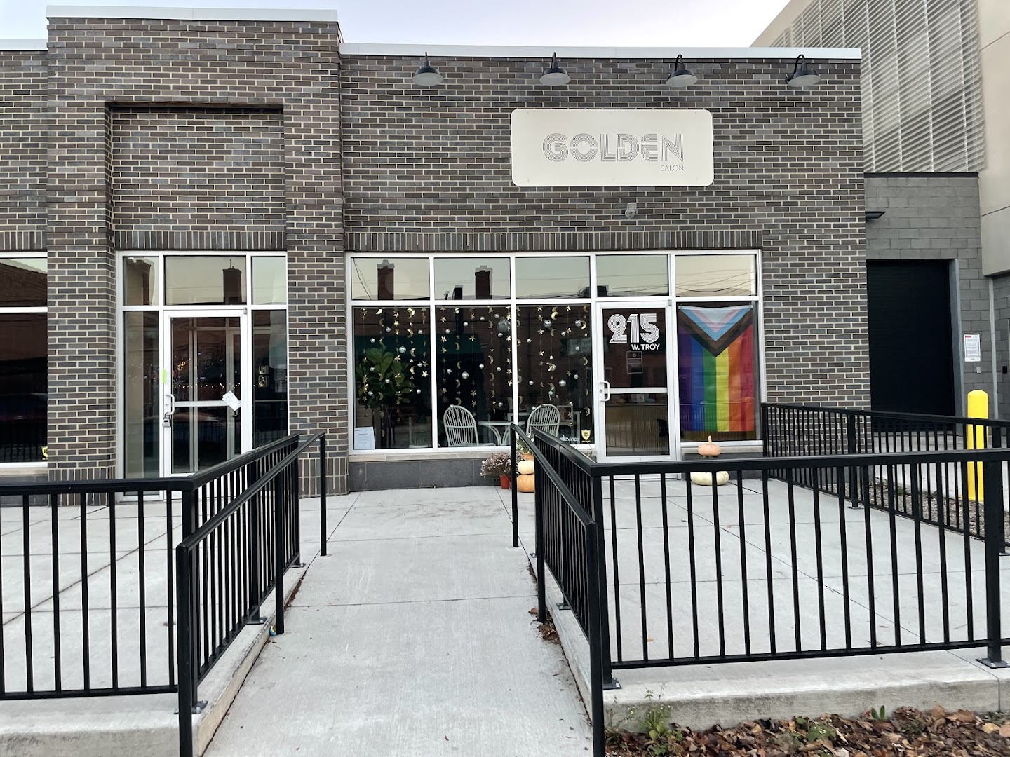 Golden Salon — photo 9