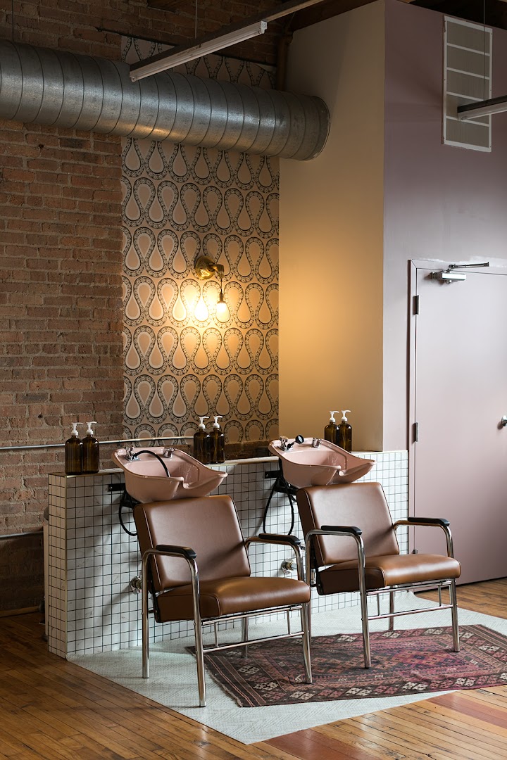 Goldust Salon — photo 1
