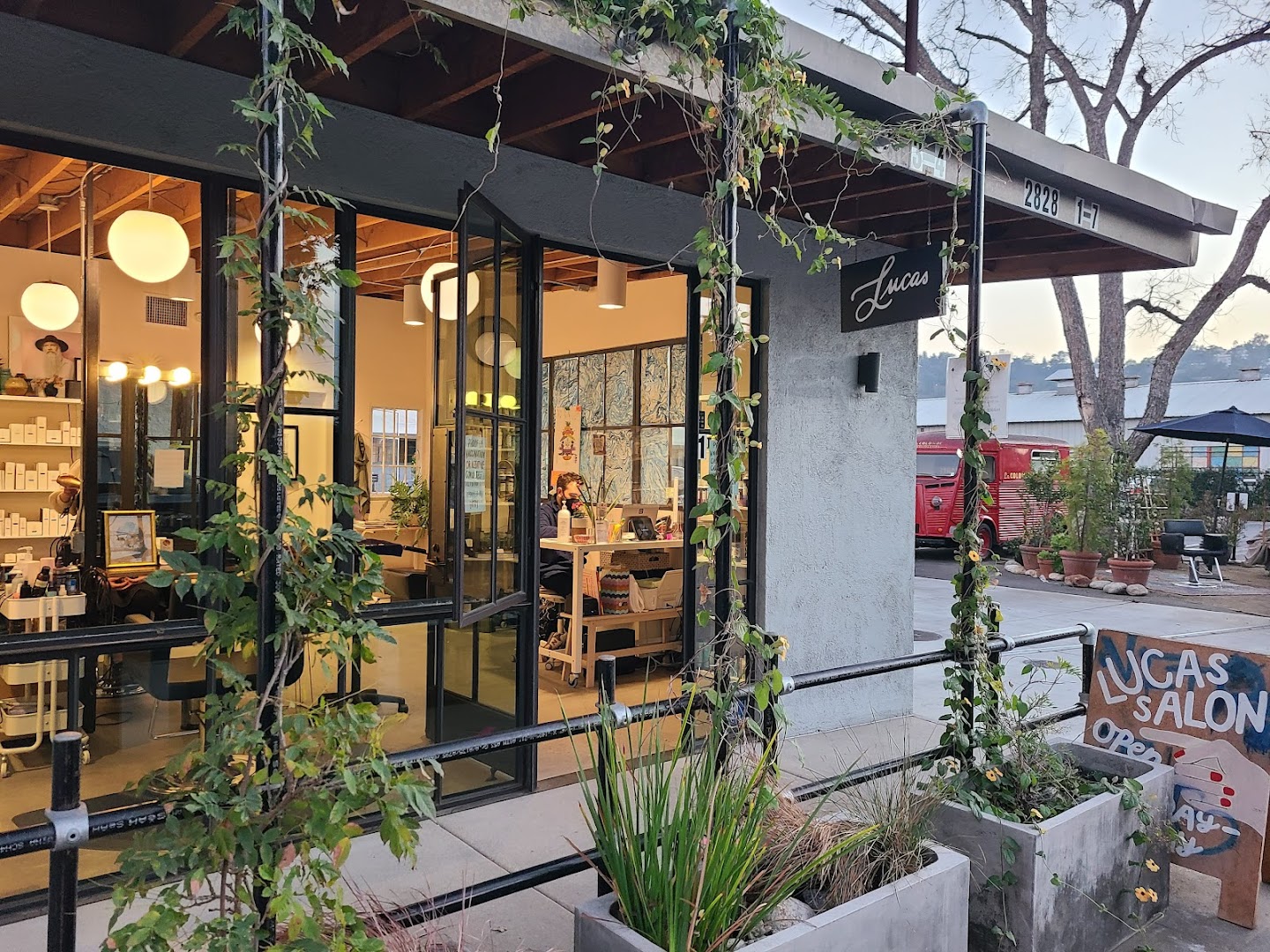 Lucas Salon — photo 3