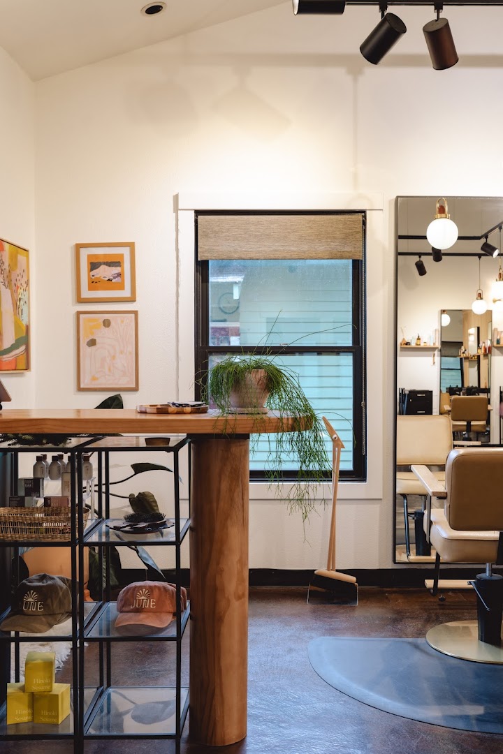 Salon June — photo 2